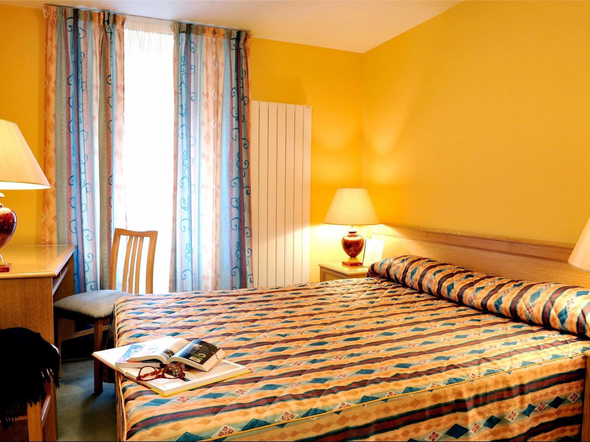 Logis Hotel Le Continental Châteauroux Exteriér fotografie