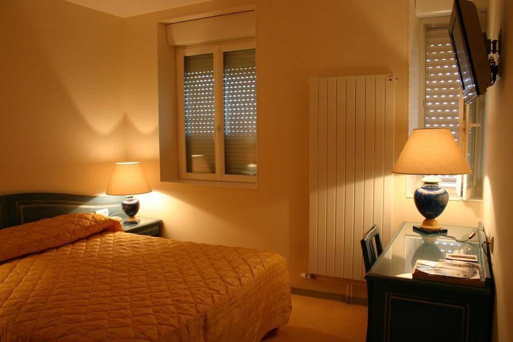Logis Hotel Le Continental Châteauroux Exteriér fotografie